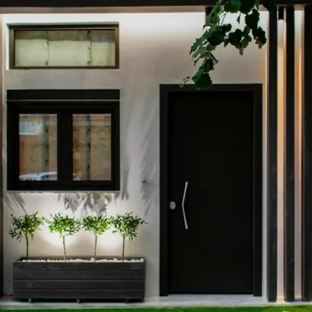 Luxury 2-bath Family Metro 1 Minute