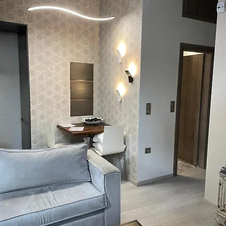 アパート Luxury 2-bath Family Metro 1 Minute テッサロニキ