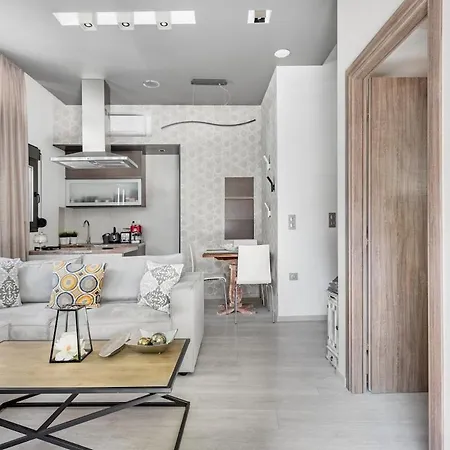 Luxury 2-bath Family Metro 1 Minute 公寓 塞萨洛尼基