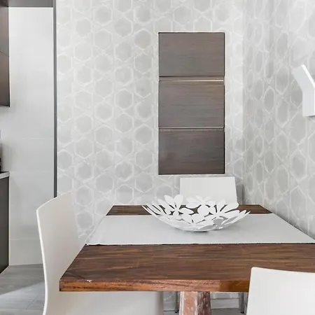 Luxury 2-bath Family Metro 1 Minute
