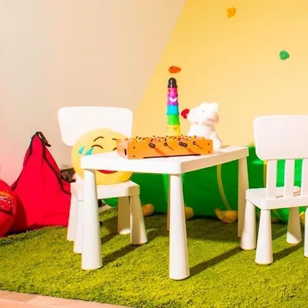 Luxury 2-bath Family Metro 1 Minute 公寓