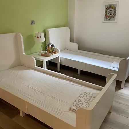 Luxury 2-bath Family Metro 1 Minute 公寓 *
