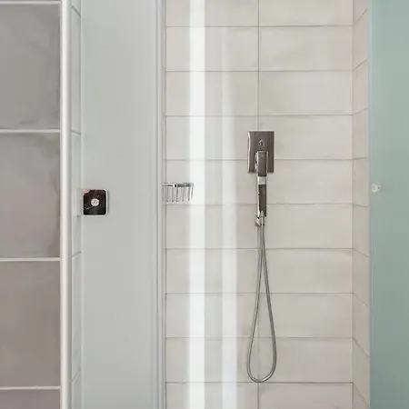Luxury 2-bath Family Metro 1 Minute *