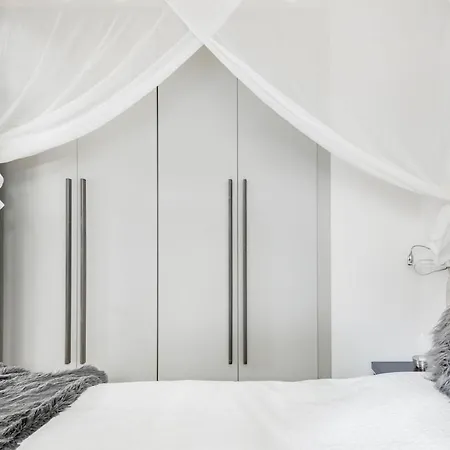 Luxury 2-bath Family Metro 1 Minute 公寓 塞萨洛尼基
