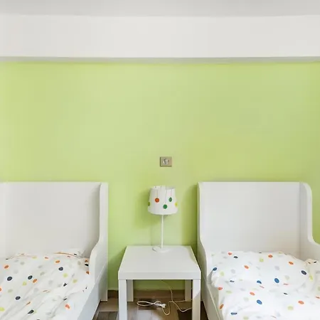 Luxury 2-bath Family Metro 1 Minute *