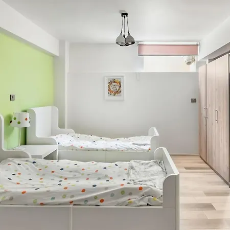 Luxury 2-bath Family Metro 1 Minute *